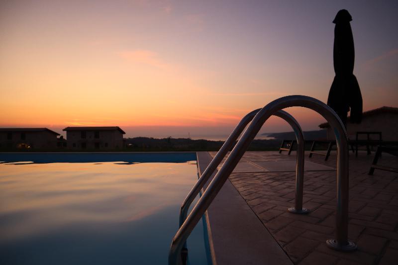 Mint Retreat Suites (Adults Only) Kalandra Exteriér fotografie